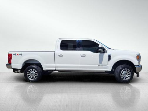 Oxford White 2022 Ford F-250 Lariat