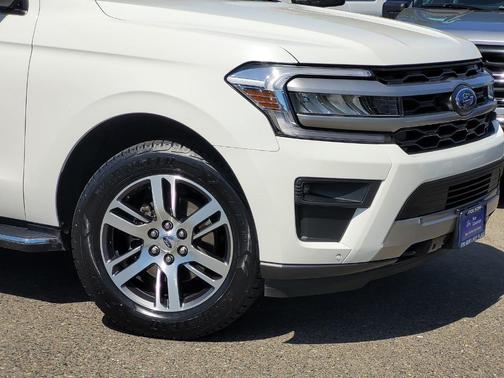 White Metallic 2022 Ford Expedition XLT