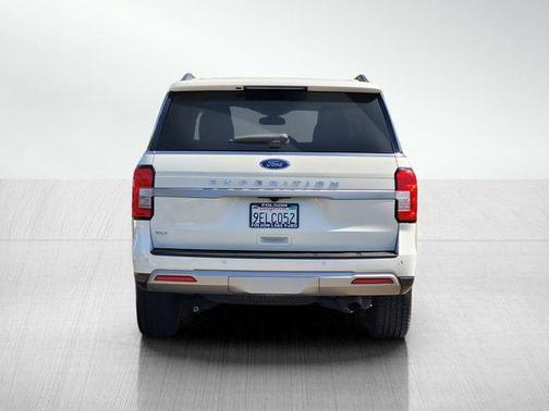 White Metallic 2022 Ford Expedition XLT