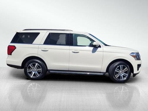 White Metallic 2022 Ford Expedition XLT