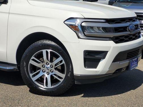 White Metallic 2022 Ford Expedition XLT