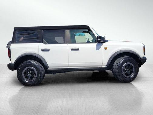 Oxford White 2022 Ford Bronco Badlands