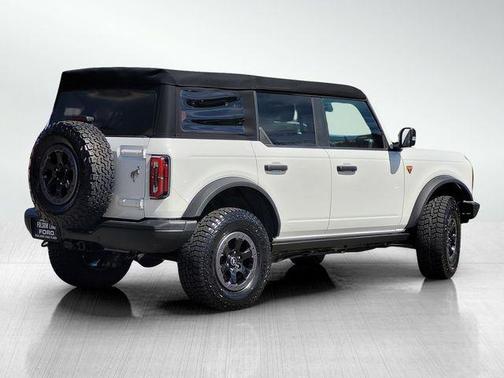 Oxford White 2022 Ford Bronco Badlands