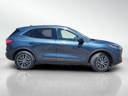 Blue Metallic 2022 Ford Escape PHEV SE