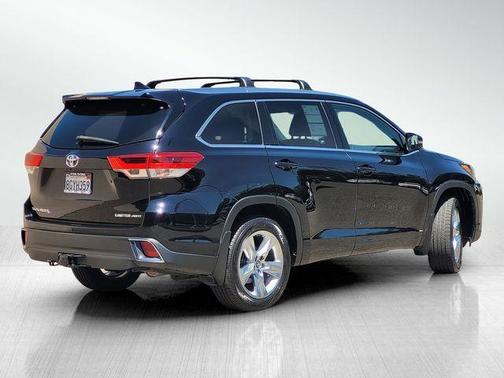 Midnight Black Metallic 2018 Toyota Highlander Limited