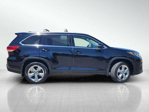 Midnight Black Metallic 2018 Toyota Highlander Limited