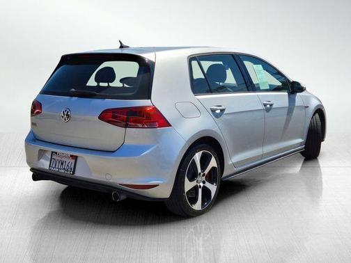 Reflex Silver Metallic 2017 Volkswagen Golf GTI SE 4-Door