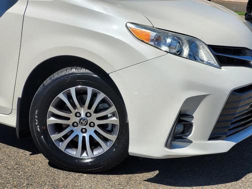 2020 Toyota Sienna XLE