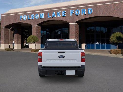 Oxford White 2025 Ford Maverick Lariat