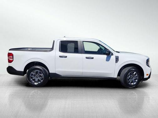 Oxford White 2025 Ford Maverick XLT