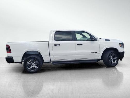 Bright White Clearcoat 2023 RAM 1500 Big Horn