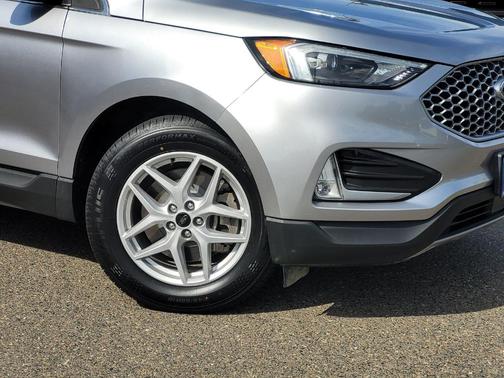 Silver Metallic 2023 Ford Edge SEL