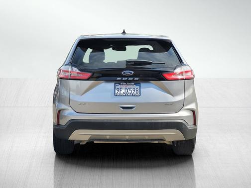 Silver Metallic 2023 Ford Edge SEL