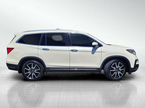 White 2019 Honda Pilot Touring 7-Passenger