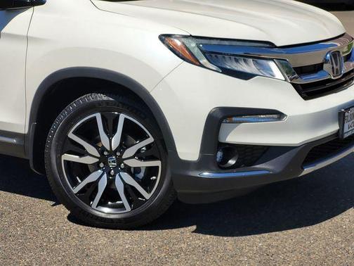 White 2019 Honda Pilot Touring 7-Passenger