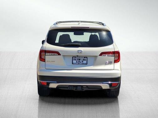 White 2019 Honda Pilot Touring 7-Passenger