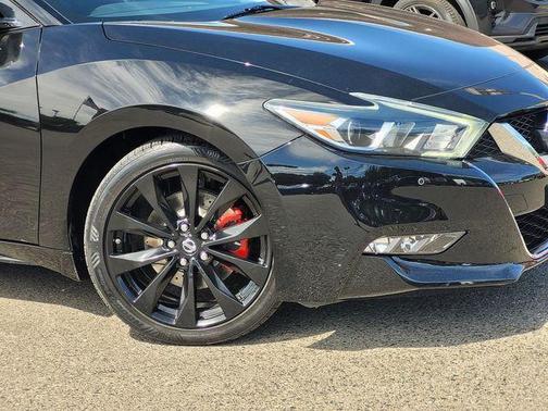 Black 2017 Nissan Maxima 3.5 SR
