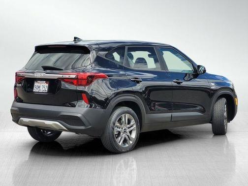 Cherry Black 2022 Kia Seltos LX