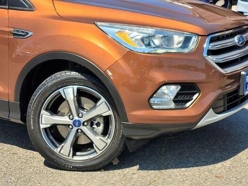 Canyon Ridge Metallic 2017 Ford Escape SE