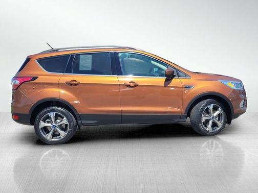 Canyon Ridge Metallic 2017 Ford Escape SE