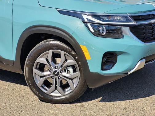 Blue / Black 2024 Kia Seltos S