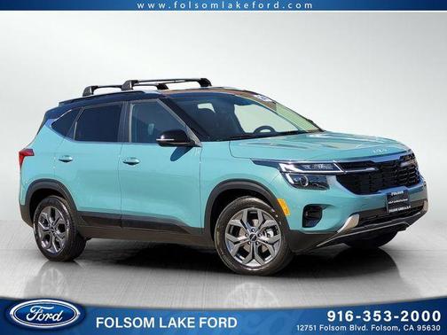 Blue / Black 2024 Kia Seltos S