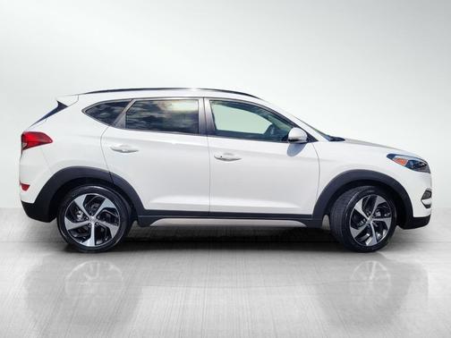 Dazzling White 2018 Hyundai TUCSON Value