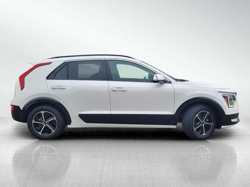 2023 Kia Niro SX