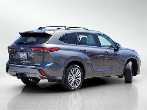 2022 Toyota Highlander Platinum