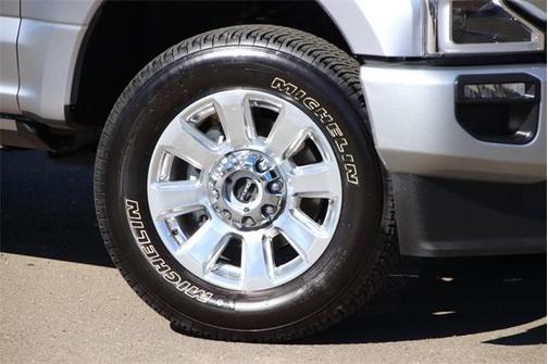 Photo 3 of 30 of 2022 Ford F-250 Platinum