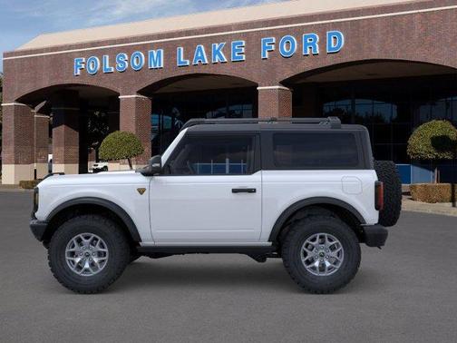 Oxford White 2025 Ford Bronco Badlands