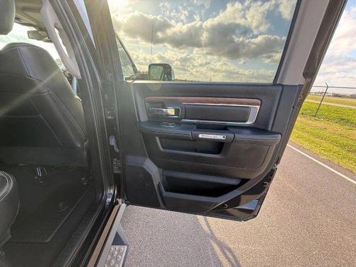 Brilliant Black Crystal Pearl 2018 RAM 3500 Laramie