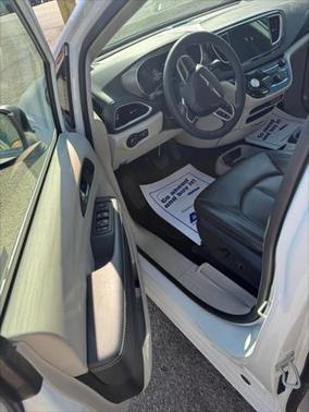 2023 Chrysler Pacifica Hybrid Touring L