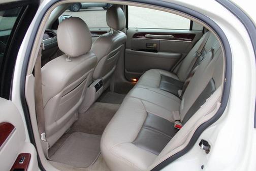 2004 Lincoln Town Car Ultimate