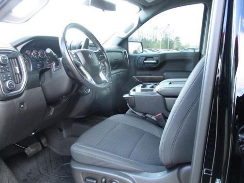 Photo 3 of 20 of 2020 Chevrolet Silverado 1500 RST