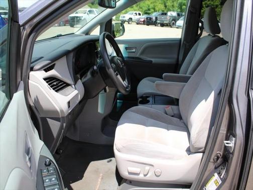 2017 Toyota Sienna LE