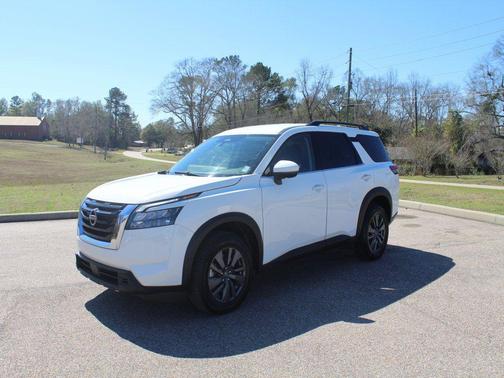 2023 Nissan Pathfinder SV