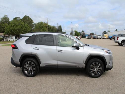 2022 Toyota RAV4 Hybrid XLE Premium