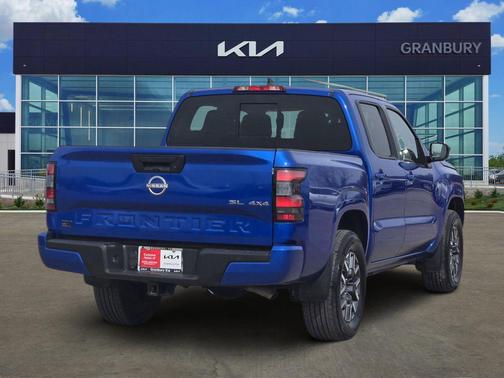 2024 Nissan Frontier SL