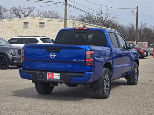 2024 Nissan Frontier SL
