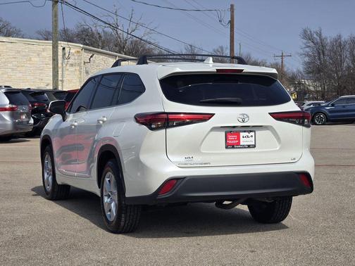 2021 Toyota Highlander LE