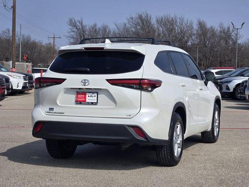 2021 Toyota Highlander LE