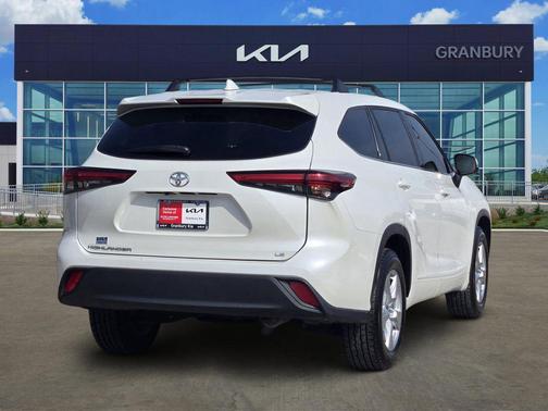 2021 Toyota Highlander LE