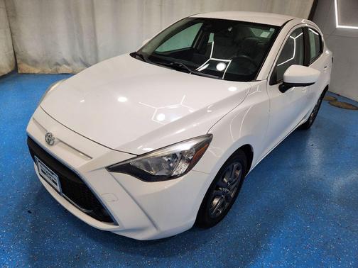 Frost 2019 Toyota Yaris Sedan LE