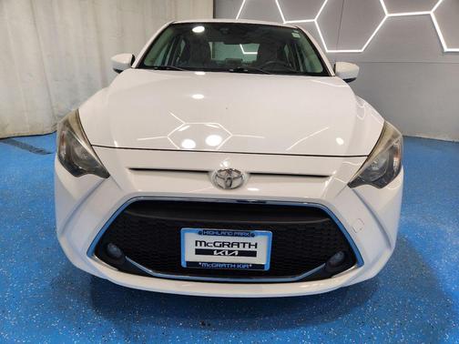 Frost 2019 Toyota Yaris Sedan LE
