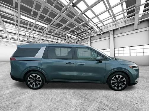 2023 Kia Carnival EX