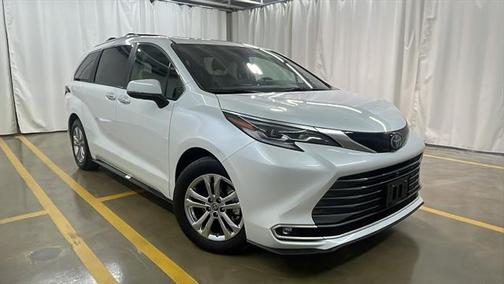 2023 Toyota Sienna Platinum 7 Passenger