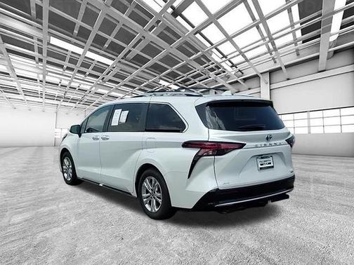 2023 Toyota Sienna Platinum 7 Passenger