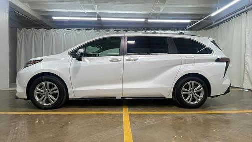 2023 Toyota Sienna Platinum 7 Passenger