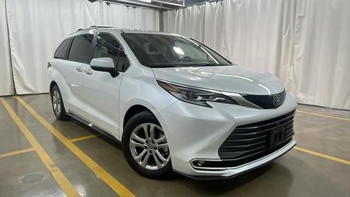 2023 Toyota Sienna Platinum 7 Passenger
